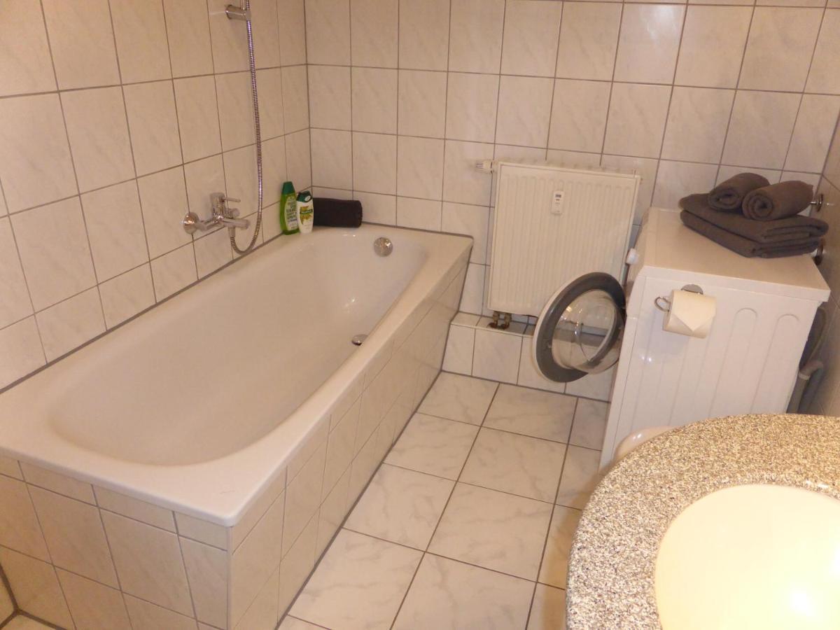 Ferienwohnung Friedrich Schiller, 2 Schlafzimmer, Balkon,Kostenloses Wifi, Naehe Zentrum, Jena Bagian luar foto