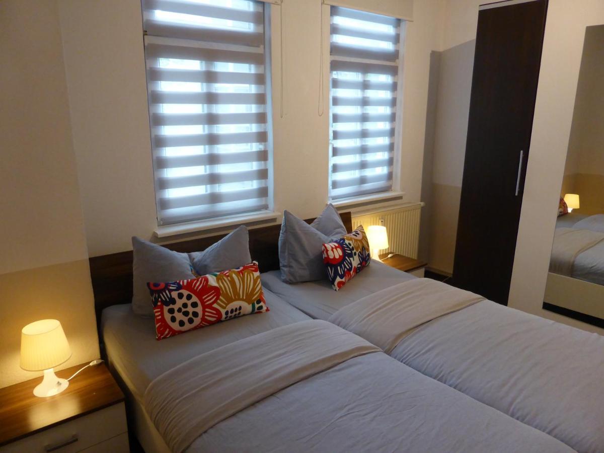 Ferienwohnung Friedrich Schiller, 2 Schlafzimmer, Balkon,Kostenloses Wifi, Naehe Zentrum, Jena Bagian luar foto