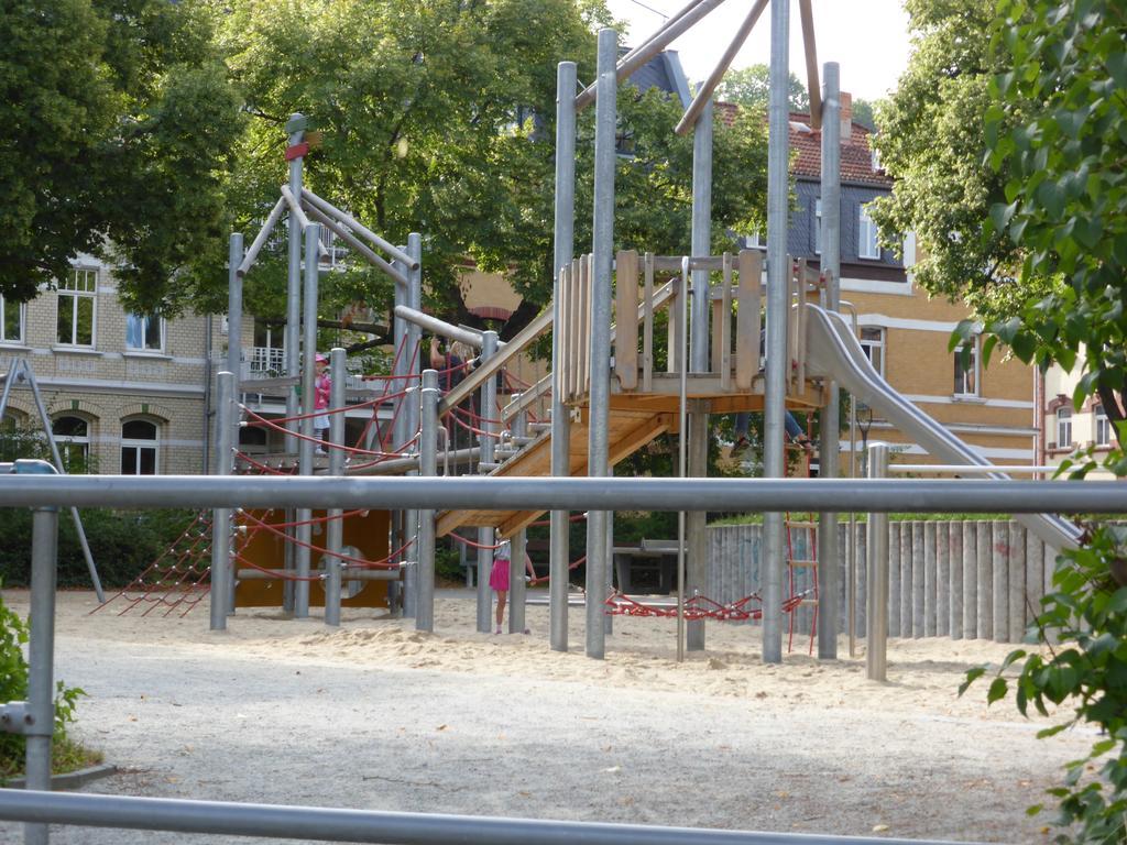 Ferienwohnung Friedrich Schiller, 2 Schlafzimmer, Balkon,Kostenloses Wifi, Naehe Zentrum, Jena Bagian luar foto